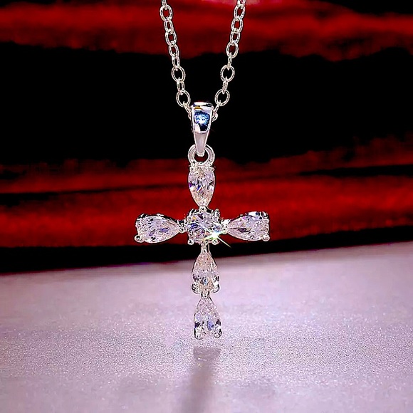 Jewelry - 💎 New Simulated 💎 925 Silver Necklace 💎